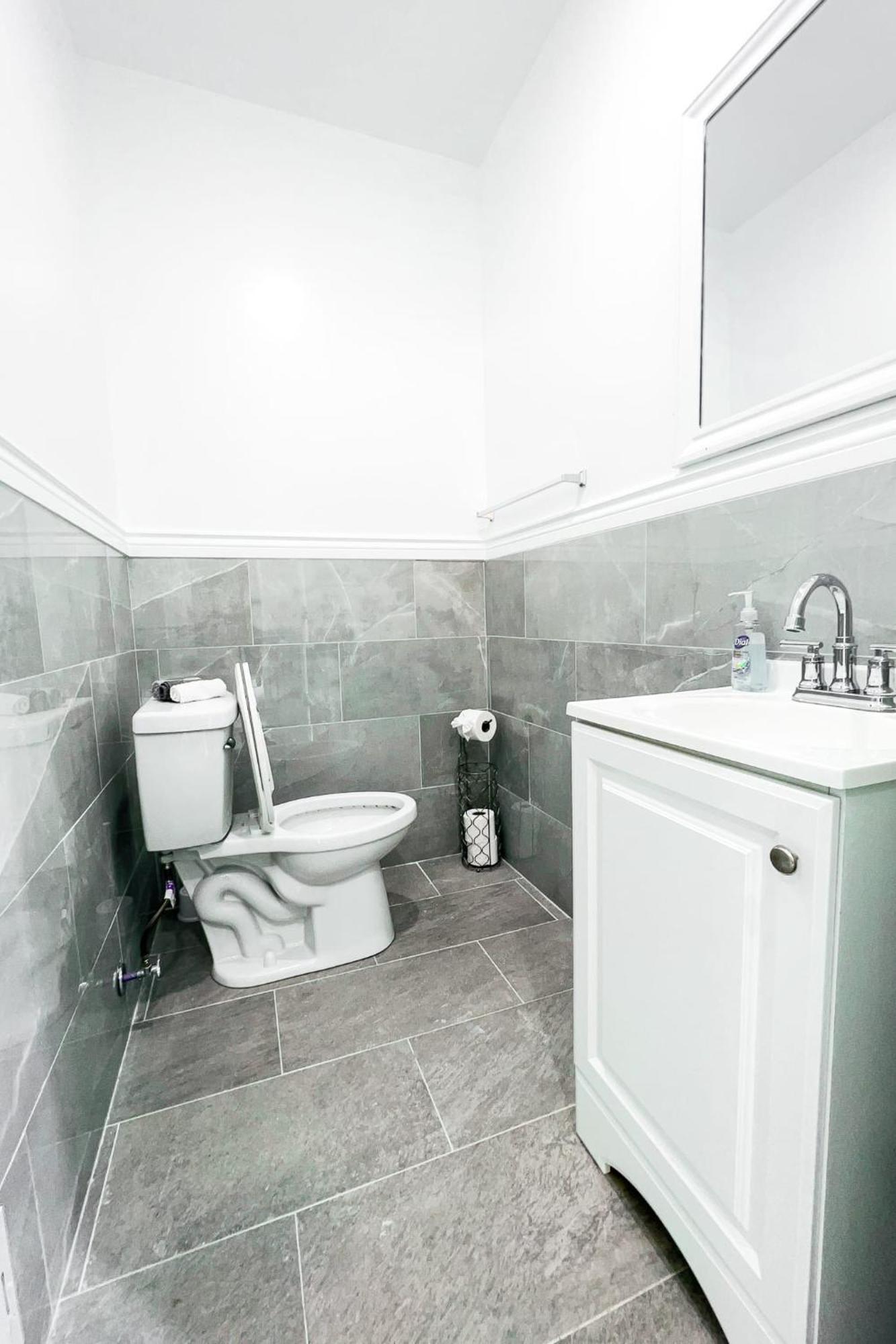 2 Homes, 1 Stay-7Br Niagara Falls Compound Екстериор снимка