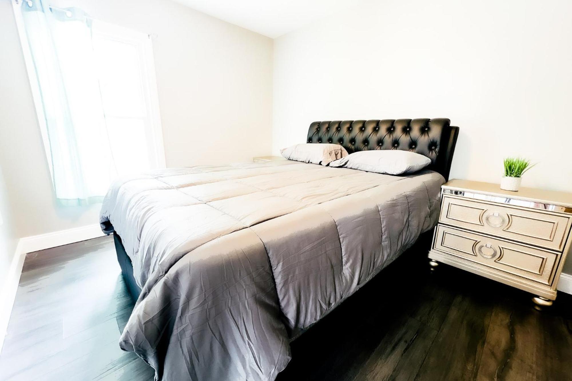 2 Homes, 1 Stay-7Br Niagara Falls Compound Екстериор снимка